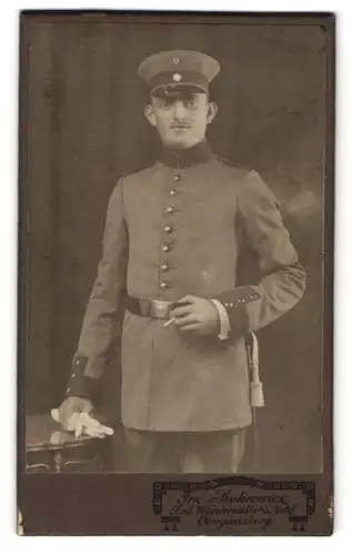 Fotografie Frz. v. Cukrowicz, Obergünzburg, Soldat in Uniform mit Bajonett