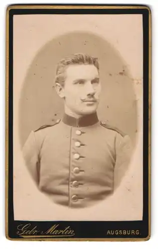 Fotografie Gebr. Martin, Augsburg, Soldat in Uniform mit Mustasch