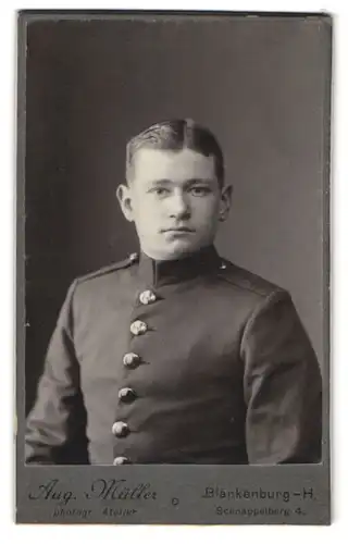 Fotografie Aug. Müller, Blankenburg / Harz, Soldat in Uniform Rgt. 16