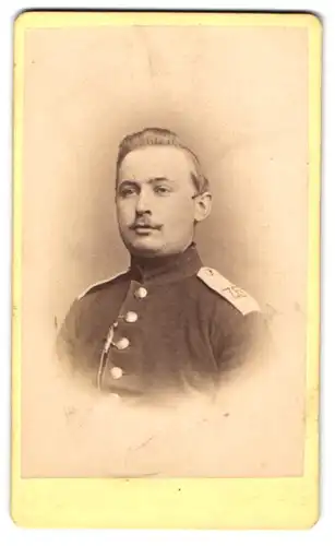 Fotografie Carl Rose, Lübeck, Soldat in Uniform Rgt. 76