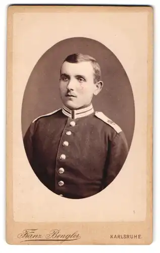 Fotografie Franz Bengler, Karlsruhe, junger Soldat in Garde Uniform