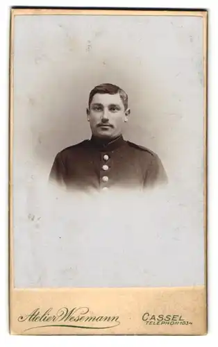 Fotografie Atelier Wesemann, Cassel, Soldat in Uniform