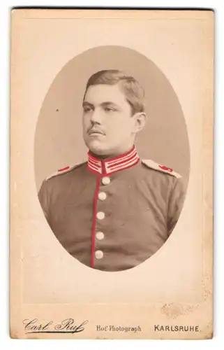 Fotografie Carl Ruf, Karlsruhe, Soldat in Garde Uniform, Handkoloriert