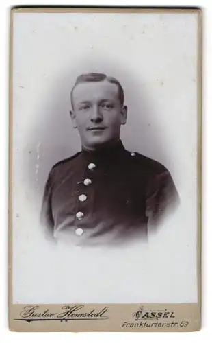 Fotografie Gustav Hemstedt, Cassel, Soldat in Uniform