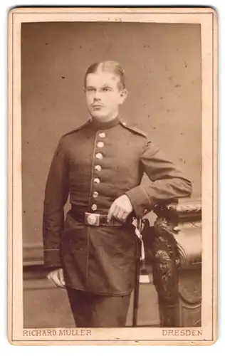 Fotografie Richard Müller, Dresden, sächischer Soldat in Uniform mit Bajonett