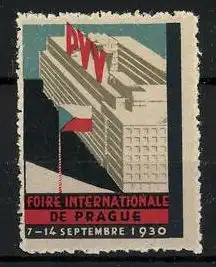 Reklamemarke Prague, Foire Internationale 1930, Gebäude mit Flagge und Messelogo