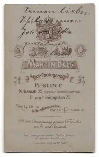 Fotografie Martin Balg, Berlin, Dirksenstr. 25, Königsgraben 20, Junger Herr im Anzug mit Fliege