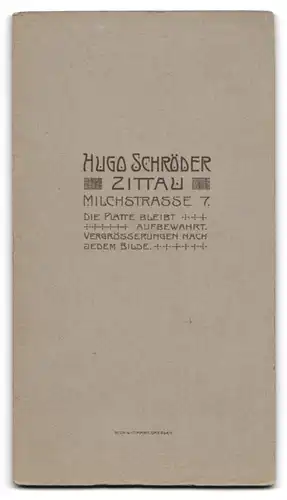 Fotografie Hugo Schröder, Zittau, Milchstr. 7, Junges Ehepaar, adrett frisiert in Sonntagsgarderobe