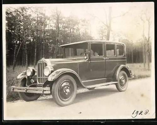 Fotografie Auto Chandler Big 6 (1927), Dame am Steuer der Limousine