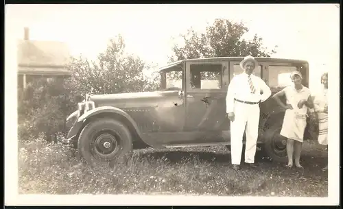 Fotografie Auto Hudson (1925), stolzer Fahrer nebst Limousine & Tochter