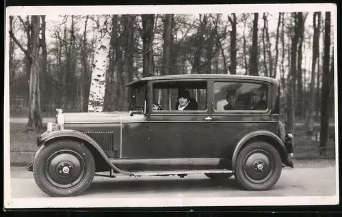 Fotografie Auto Nash (1927), hübsche junge Frauen im PKW sitzend