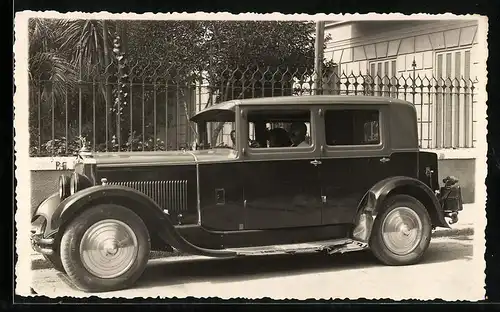 Fotografie Auto Ballot (1930), Limousine mit eingedrücktem Kotflügel hinten links