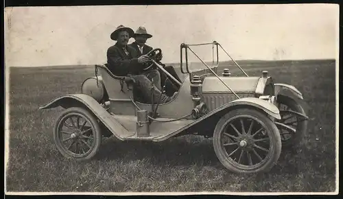 Fotografie Atelier Milne, Alberta, Auto Overland Cabrio (1909 /10)