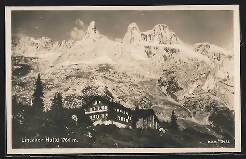 AK Lindauer Hütte, Berghütte mit Gipfelpamorama