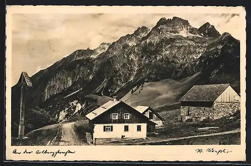 AK Rauzhütte am Arlberg, Berghütte mit Strasse und Gipfeln