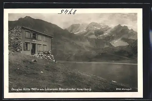 AK Douglas Hütte /Lünersee, Berghütte mit Seeblick