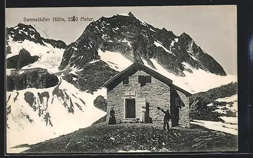 AK Darmstädter Hütte, Berghütte vor Gebirgsmassiv