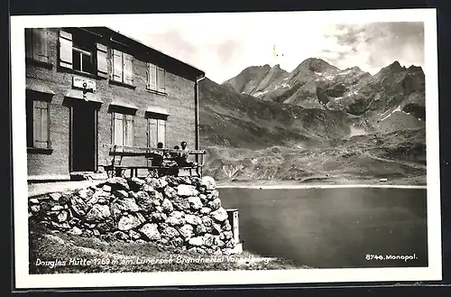 AK Douglas Hütte, Berghütte mit Lünersee-Blick
