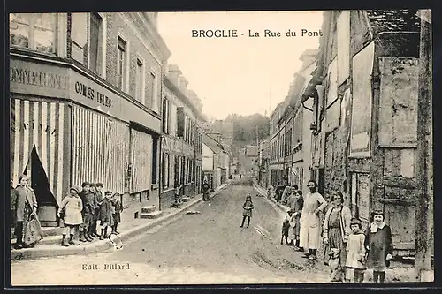 AK Broglie, La Rue du Pont, Blick in Strasse
