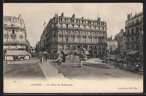 AK Angers, La Place du Ralliement et Grand Hotel mit Vespasienne