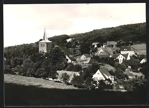 AK Bergkirchen im Wiehengebirge, Ortsansicht mit Uhrturm