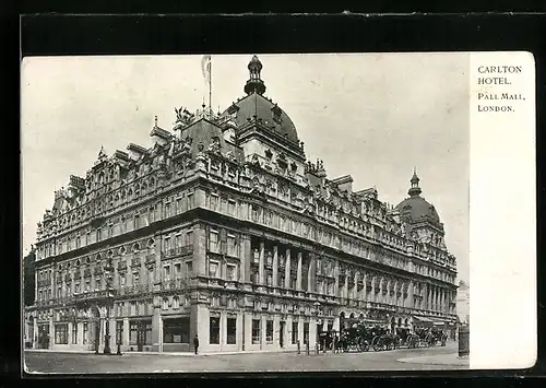 AK London, Carlton Hotel, Pall Mall, Pferdekutschen