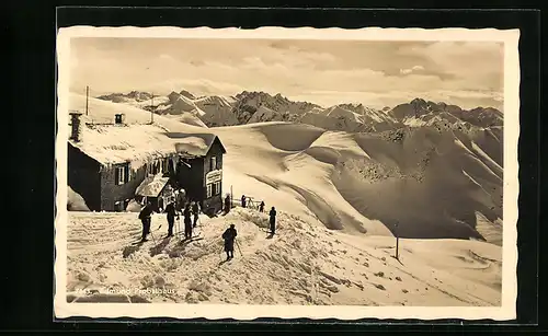 AK Edmund Probsthaus, Gesamtansicht mit Wanderern und Höfats