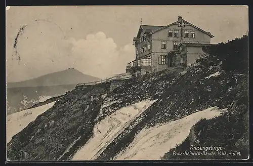 AK Prinz Heinrich-Baude im Riesengebirge, Felsenklippe neben der Baude
