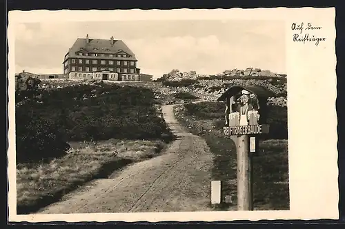 AK Reifträgerbaude mit Wegweiser