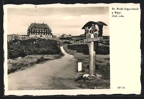 AK Reifträgerbaude mit Wegweiser