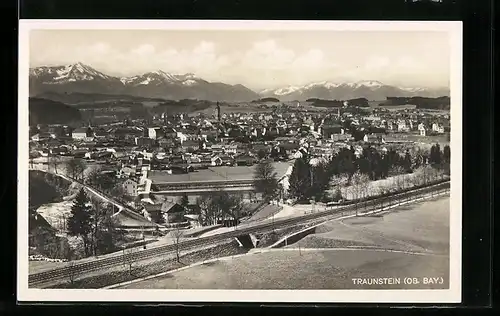 AK Traunstein /Obb., Ortsansicht mit Bahnschienen aus der Vogelschau