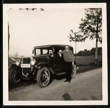 Fotografie Auto Chevrolet AB National (1928), Fahrer auf Landstrasse