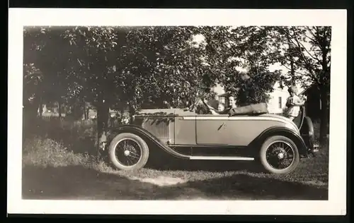 Fotografie Auto Pontiac (1928), Mutter mit Kindern im Kfz