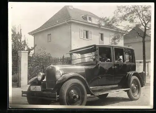 Fotografie Auto Oakland Six (1924), Fahrer mit Dame im Kfz