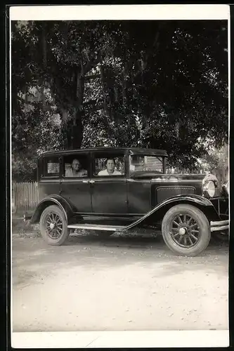 Fotografie Auto Plymouth (1929), Alte Frau mit Tochter im Kfz