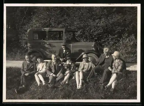 Fotografie Auto Opel 4 /16 (1927 /28), Ausflug ins Grüne mit Kfz