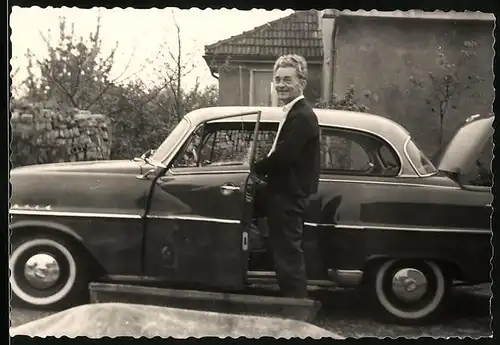 Fotografie Reinhard Seifert, Berlin, Auto Opel Olympia Rekord (1953)