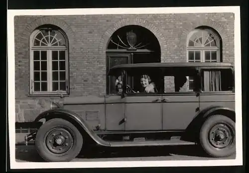 Fotografie Auto Adler Standard 6 (1927 /29), hübsche Frau am Steuer