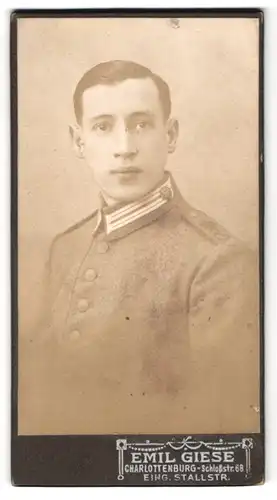 Fotografie Emil Giese, Berlin-Charlottenburg, Soldat in Feldgrau Gardeuniform Eisenbahnregiment