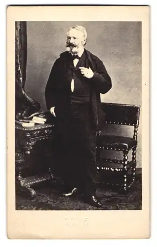 Fotografie unbekannter Fotograf und Ort, Portrait Victor Hugo (1802 - 1885), französischer Autor (Les Misérables)