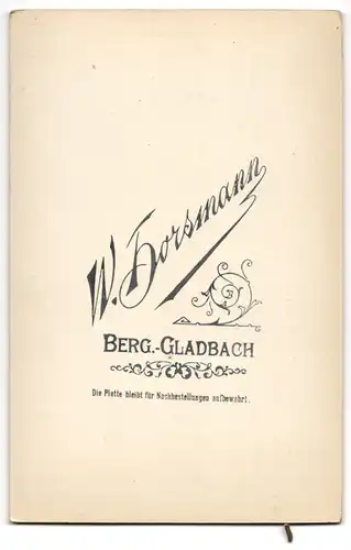 Fotografie W. Horsmann, Bergisch Gladbach, Mädchen als Zigeunerin zum Fasching mit Trommel und Flöte