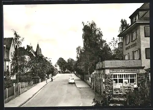 AK Jössnitz i. V., Bahnhofstrasse mit Drogerie