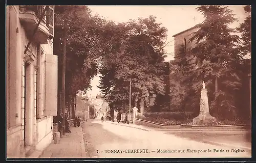 AK Tonnay-Charente, Monument aux Morts pour la Patrie et l`Eglise