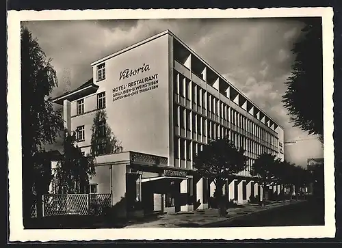 AK Bad Mergentheim, Kurhotel Viktoria, Ostansicht mit Restaurant- und Bar-Eingang