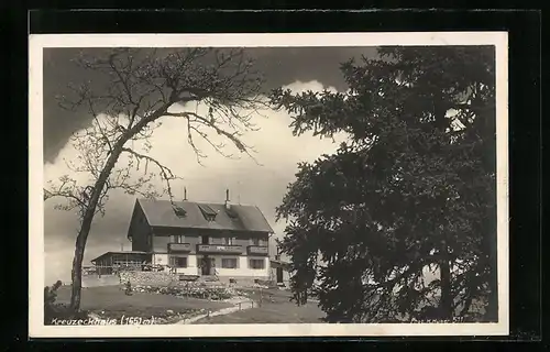 AK Kreuzeckhaus, Berghütte im Frühling