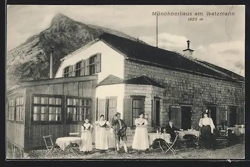 AK Münchnerhaus, Am Watzmann, Menschen in Tracht