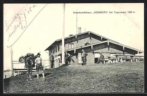 AK Neureuthhaus, Wanderer und ein Esel vor dem Haus beim Tegernsee