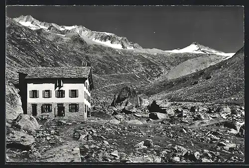 AK Saas-Almagell Hotel auf der Almagelleralp im Sonnenschein