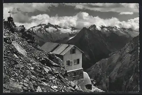 AK Mischabelhütte in Saas-Fee, Ansicht mit Portiengrat und Sonnighorn