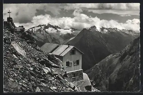 AK Mischabelhütte bei Saas-Fee mit Portiengrat und Sonnighorn